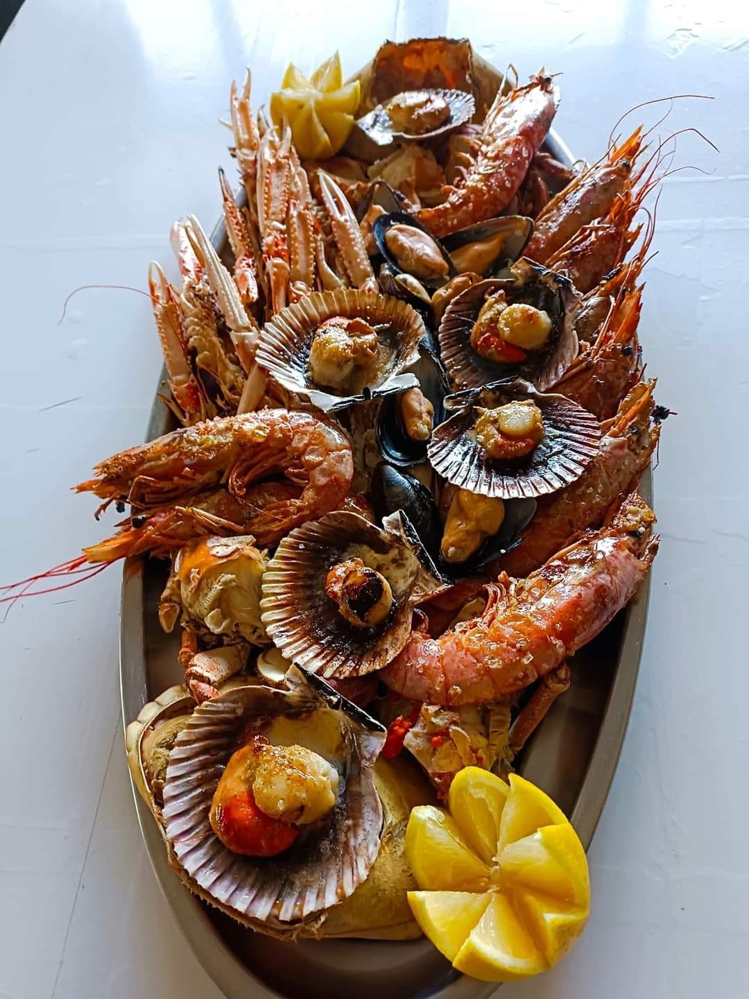 Mariscada del restaurante El Lago, por encargo